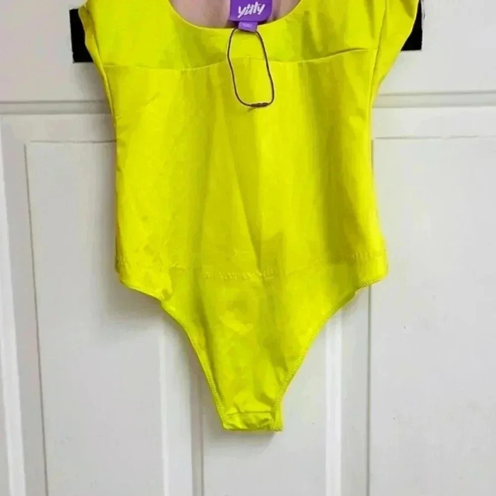 Headliner Shaping Open Bust Thong Bodysuit - Picture 4 of 10